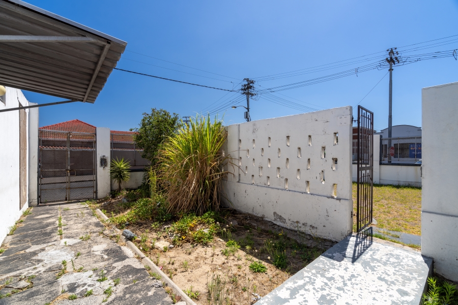 To Let 9 Bedroom Property for Rent in Maitland Western Cape